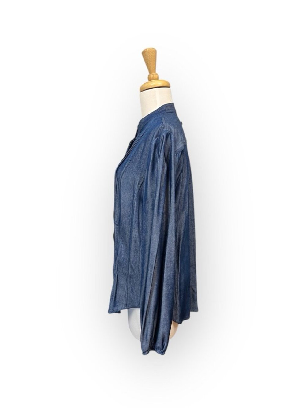 Carlisle Collection Blue Chambray Pintuck Top Size 10 Blouse - Picture 2 of 7